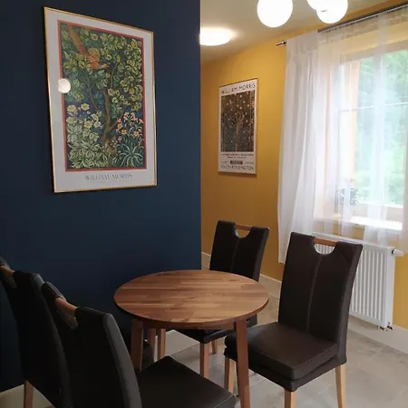 Pod Hradbami Apartment
